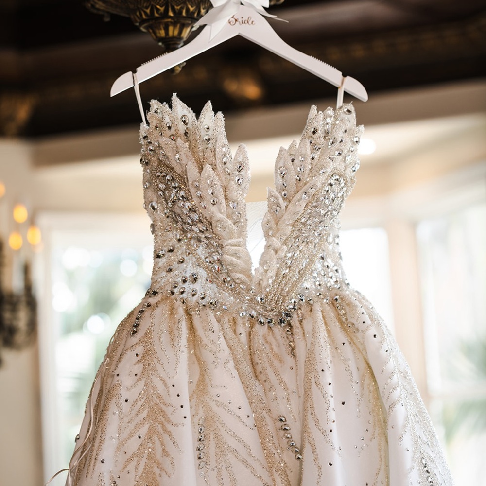 Elegant White Wedding Dress - Picture 4 of 8